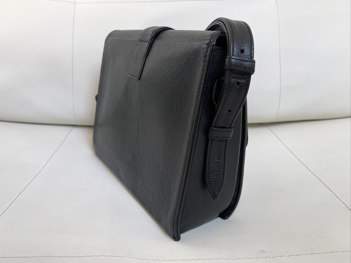Chanel Messenger Shoulder Bag | Series 6 (2000-2002) | Black Grained Caviar-Like Leather