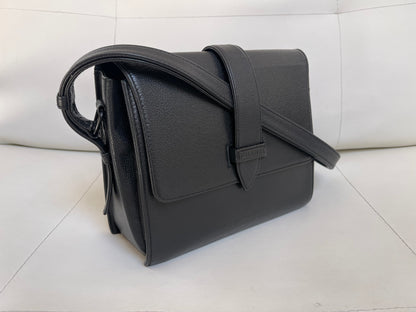 Chanel Messenger Shoulder Bag | Series 6 (2000-2002) | Black Grained Caviar-Like Leather