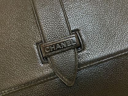Chanel Messenger Shoulder Bag | Series 6 (2000-2002) | Black Grained Caviar-Like Leather