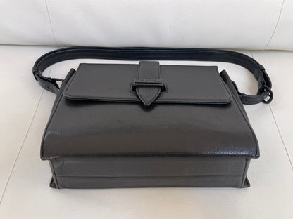 Chanel Messenger Shoulder Bag | Series 6 (2000-2002) | Black Grained Caviar-Like Leather