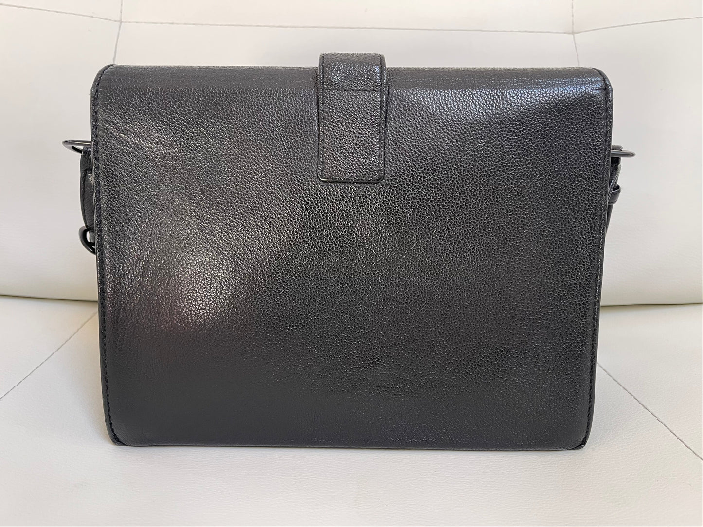 Chanel Messenger Shoulder Bag | Series 6 (2000-2002) | Black Grained Caviar-Like Leather