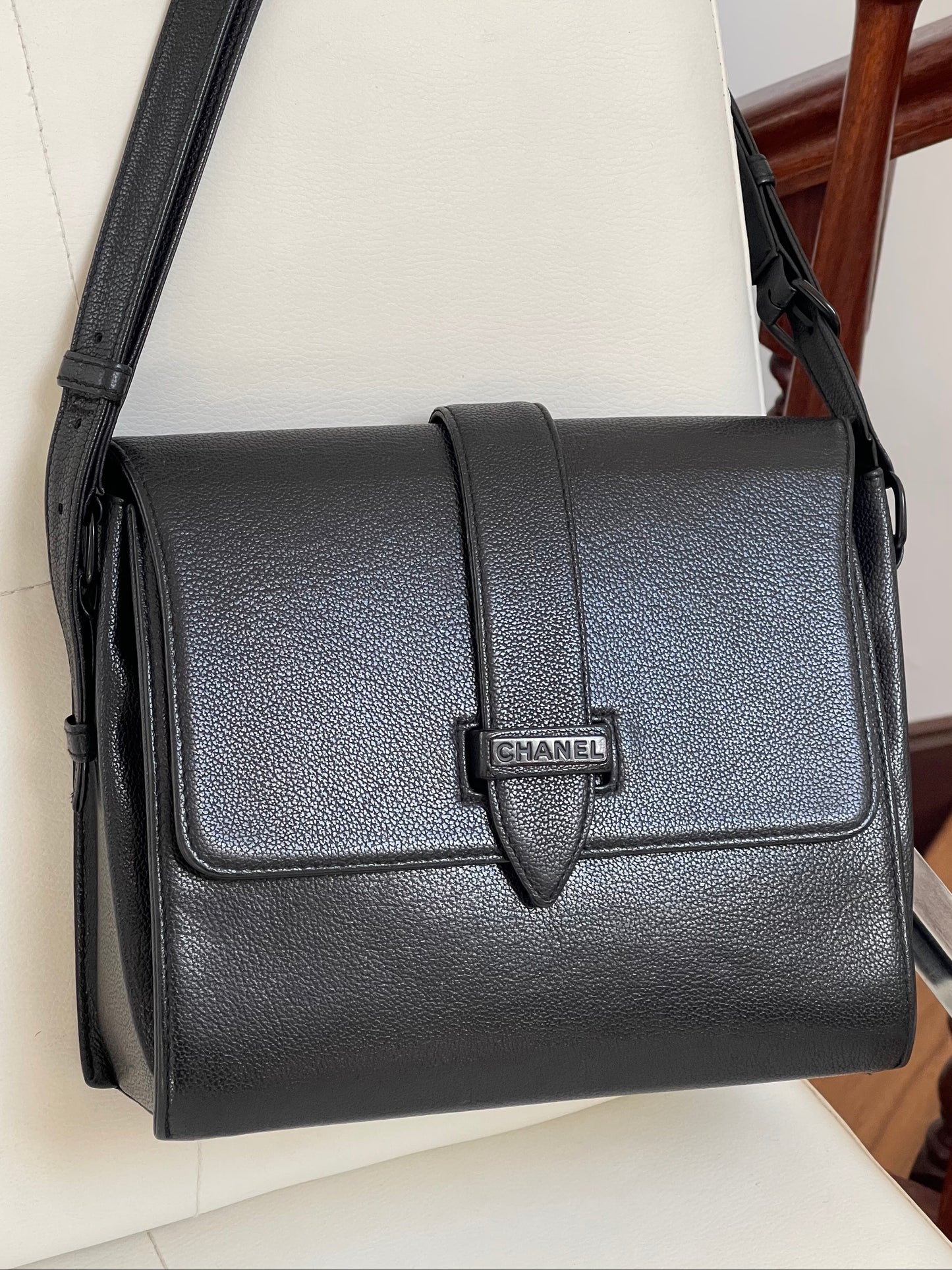 Chanel Messenger Shoulder Bag | Series 6 (2000-2002) | Black Grained Caviar-Like Leather