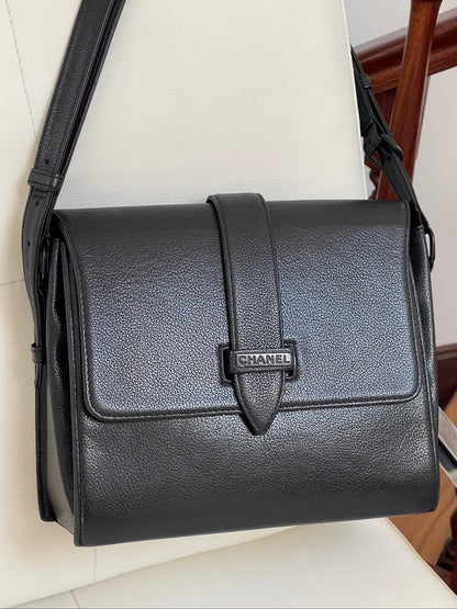 Chanel Messenger Shoulder Bag | Series 6 (2000-2002) | Black Grained Caviar-Like Leather