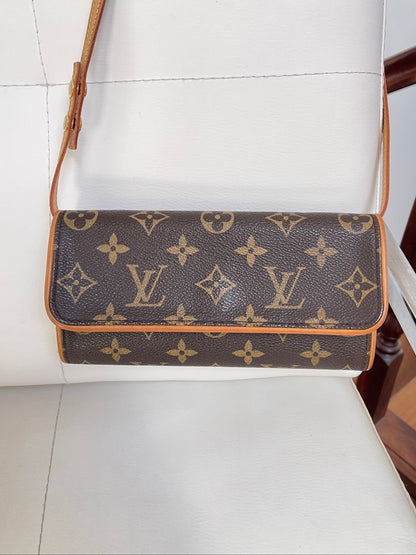 Louis Vuitton Twin PM Pochette Monogram Canvas | Shoulder clutch bag