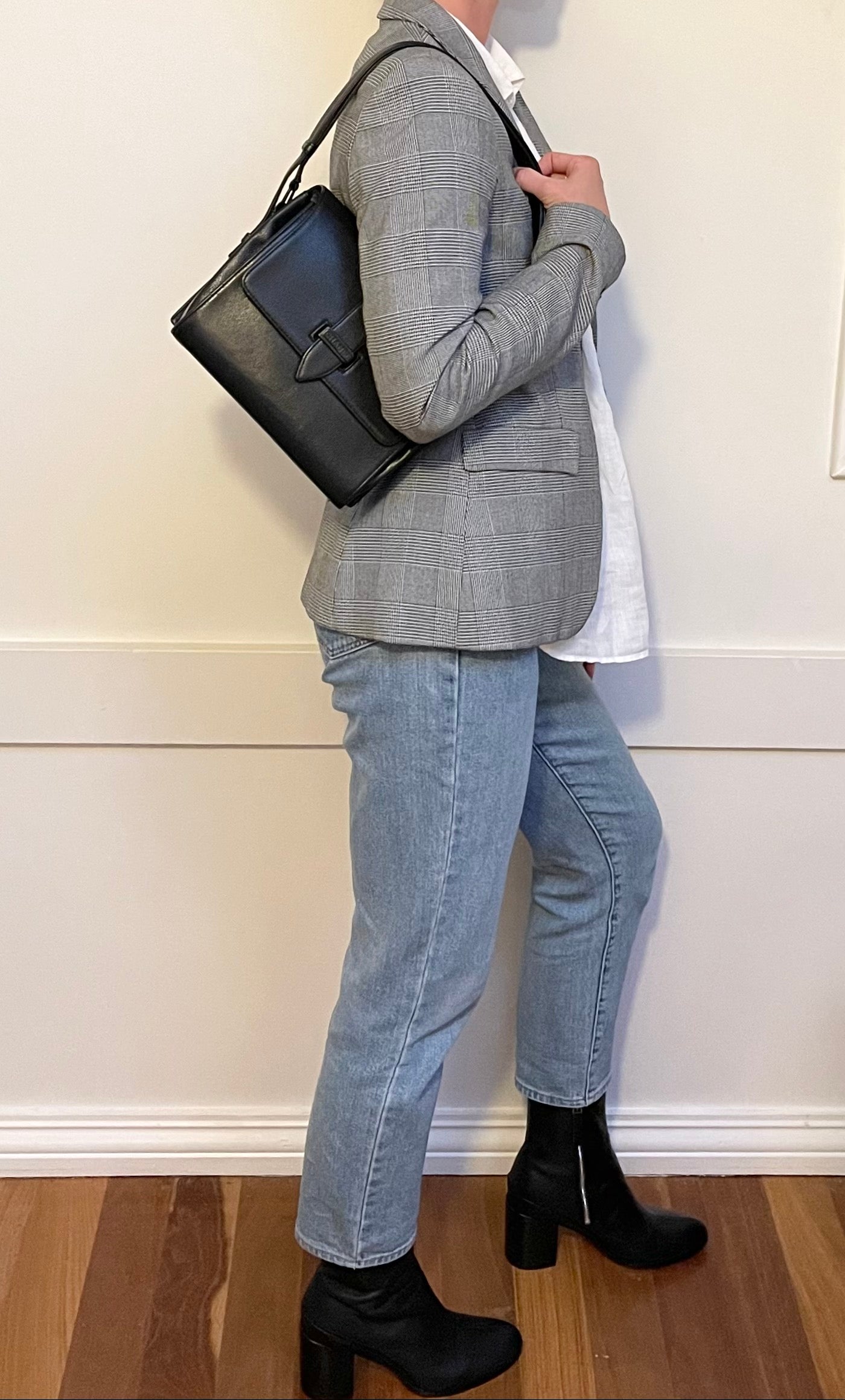 Chanel Messenger Shoulder Bag | Series 6 (2000-2002) | Black Grained Caviar-Like Leather