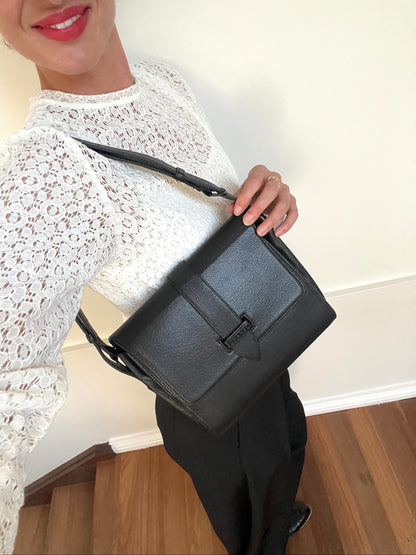 Chanel Messenger Shoulder Bag | Series 6 (2000-2002) | Black Grained Caviar-Like Leather