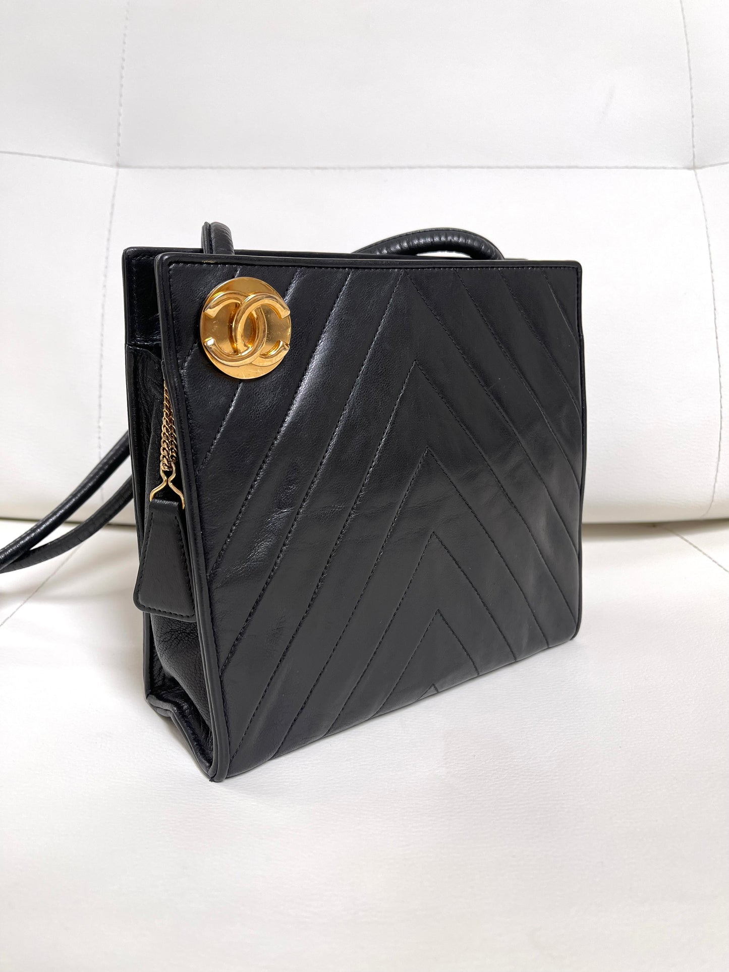 Chanel Chevron (V-Stitch) Quilted CC medallion Zip Bag | Series 18 (2013-2014) | Black Lambskin & GHW