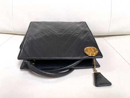 Chanel Chevron (V-Stitch) Quilted CC medallion Zip Bag | Series 18 (2013-2014) | Black Lambskin & GHW
